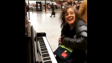 LISA COLEMAN plays POWER FANTASTIC @Paris Train Station