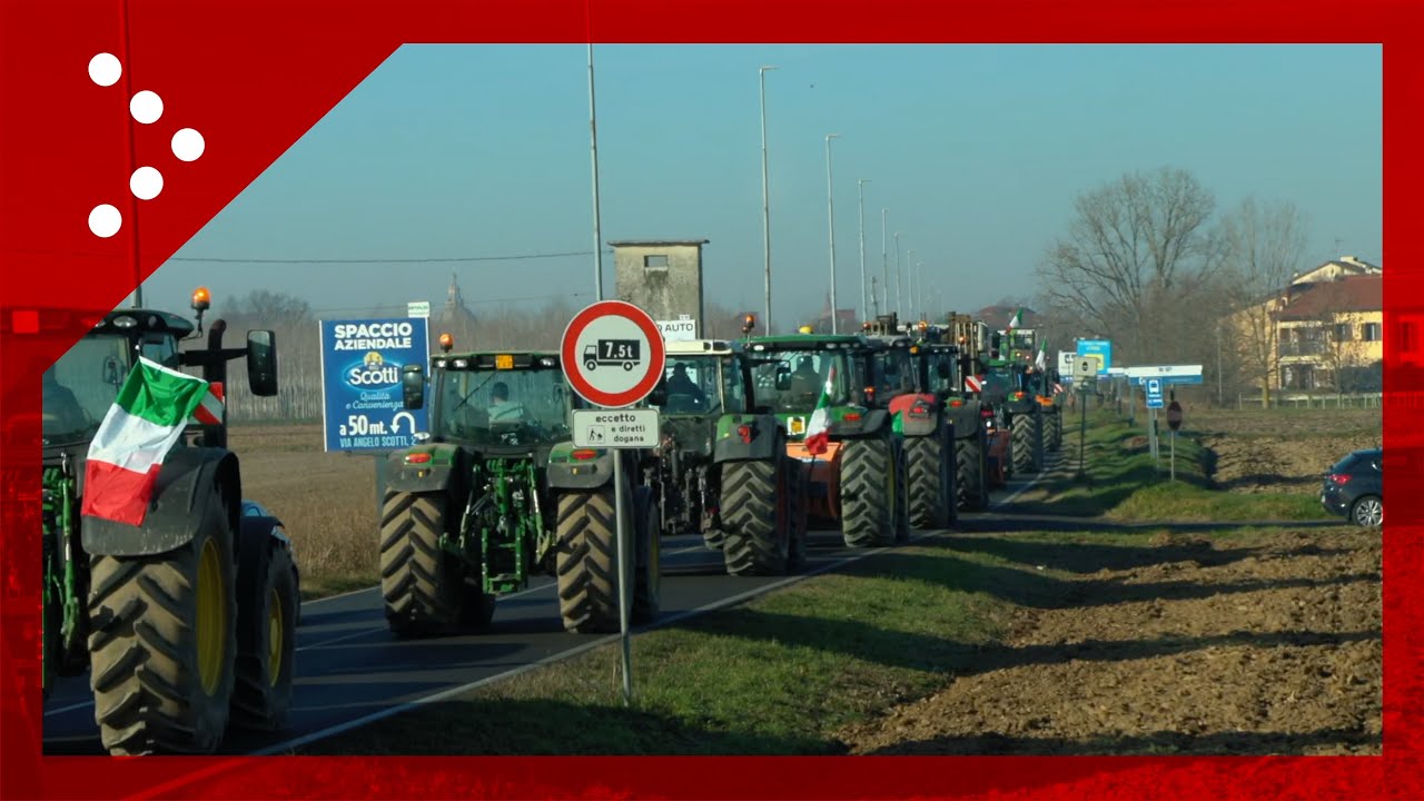 Pavia, partito un corteo di trattori verso il centro città