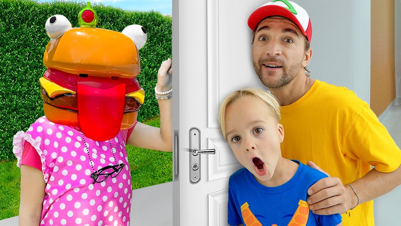 Quién está en la puerta y otras historias útiles para niños con Chris y mamá