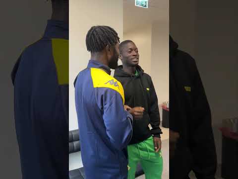 Mchezaji Wa Js Kabylie Arthur Bada Alivyomfuata Duombia Hapa Algeria