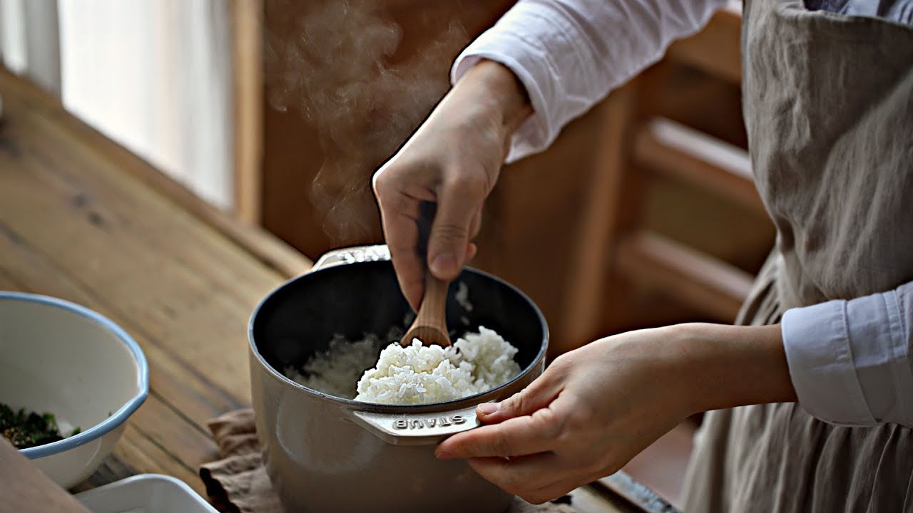⁣[키친가이드] 고슬고슬 윤기도는 냄비밥 짓기🍚 : Perfect Steamed Rice