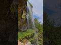 Sentier derrière la cascade 💦