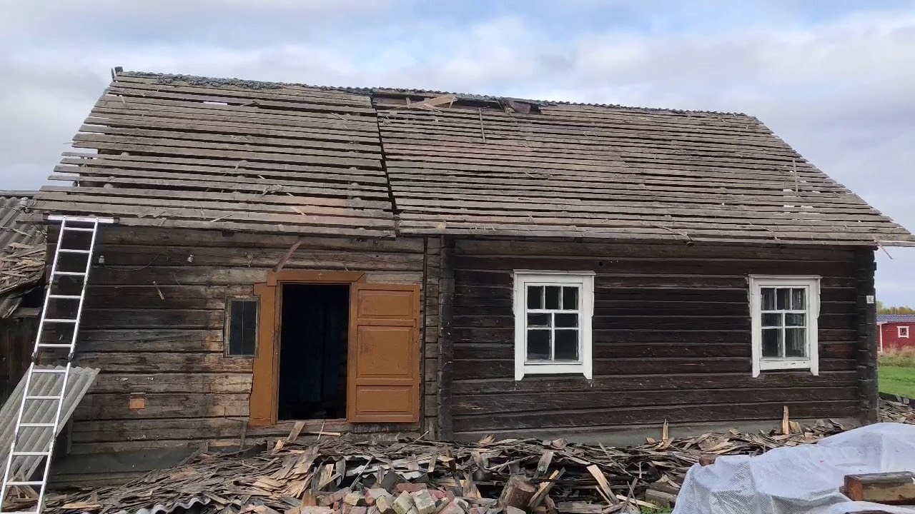 Разбираем старую крышу из шифера и дранки. Ремонт старого дома (Часть ...
