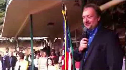 Dietrich Schmitz welcomes 600 students on first da...