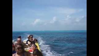 Подплываем к  Острову Женщин. (Исла Мухерес (Isla Mujeres)