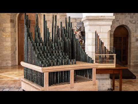 آلة الأورغن الموسيقية تتباهى بسحرها وتعود من جديد في القدس