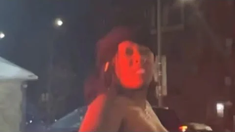 TERESA MARTIN(KENNEKA JENKINS MOM) WALKING N@k3d IN MIDDLE OF NIGHT IN CHICAGO