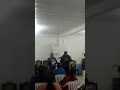 pai e mãe cantando na igreja pentecostal brilho celeste