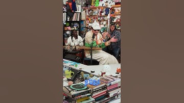 Thumbnail of Bad Bunny chante "DtMF" pendant son Tiny Desk