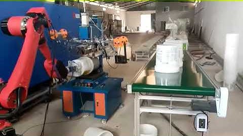 Tederic Injection Molding Machine producing Bucket with Borunte 6 Axis Robot Automatic Taking Out