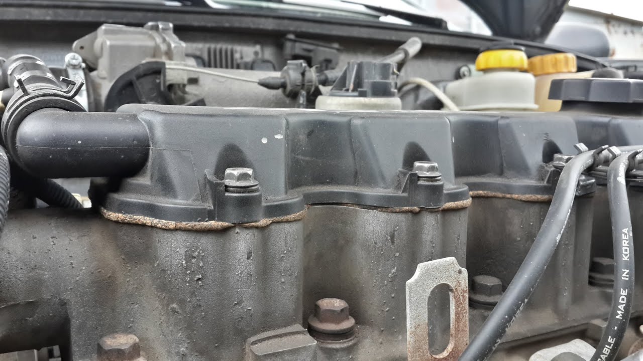 Течь масла из-под головки блока цилиндров и как устранить - YouTube