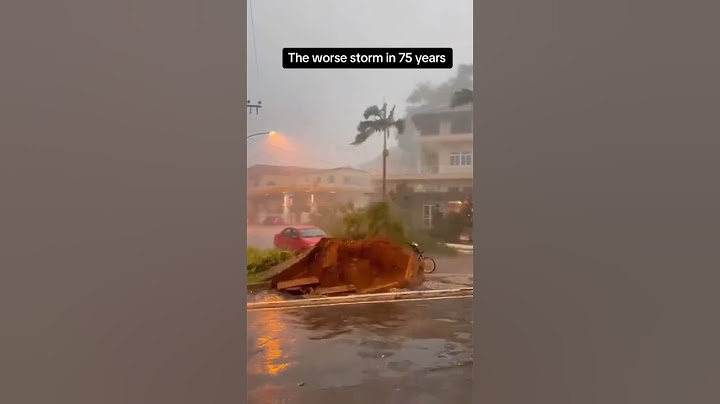 Alluvione Dubai, città nel caos per le piogge torrenziali: non succedeva da 75 anni #dubai