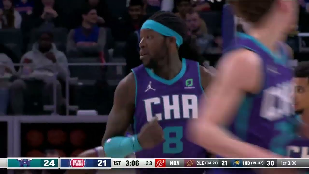 Montrezl Harrell Gets On The Board For The Hornets 🙌