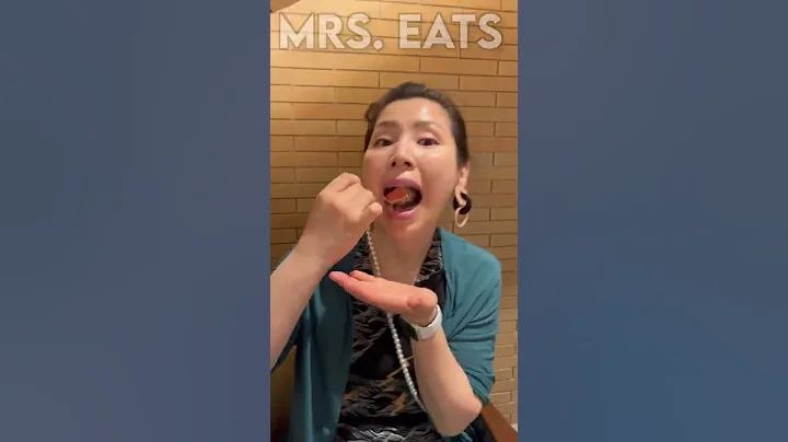 Japan has CAKE VENDING MACHINES! #shorts