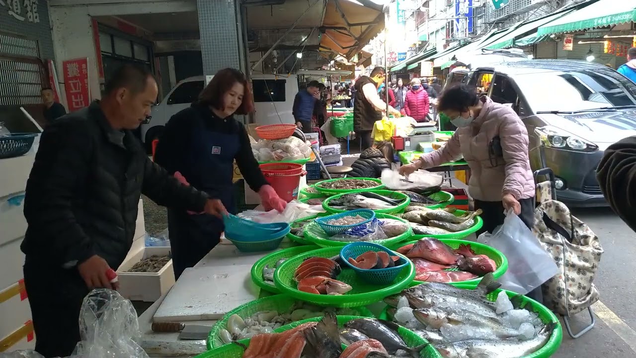 整排客人擠著搶！阿源海鮮佛心價生意直接衝爆！  整排客人擠著搶！阿源海鮮佛心價生意直接衝爆！