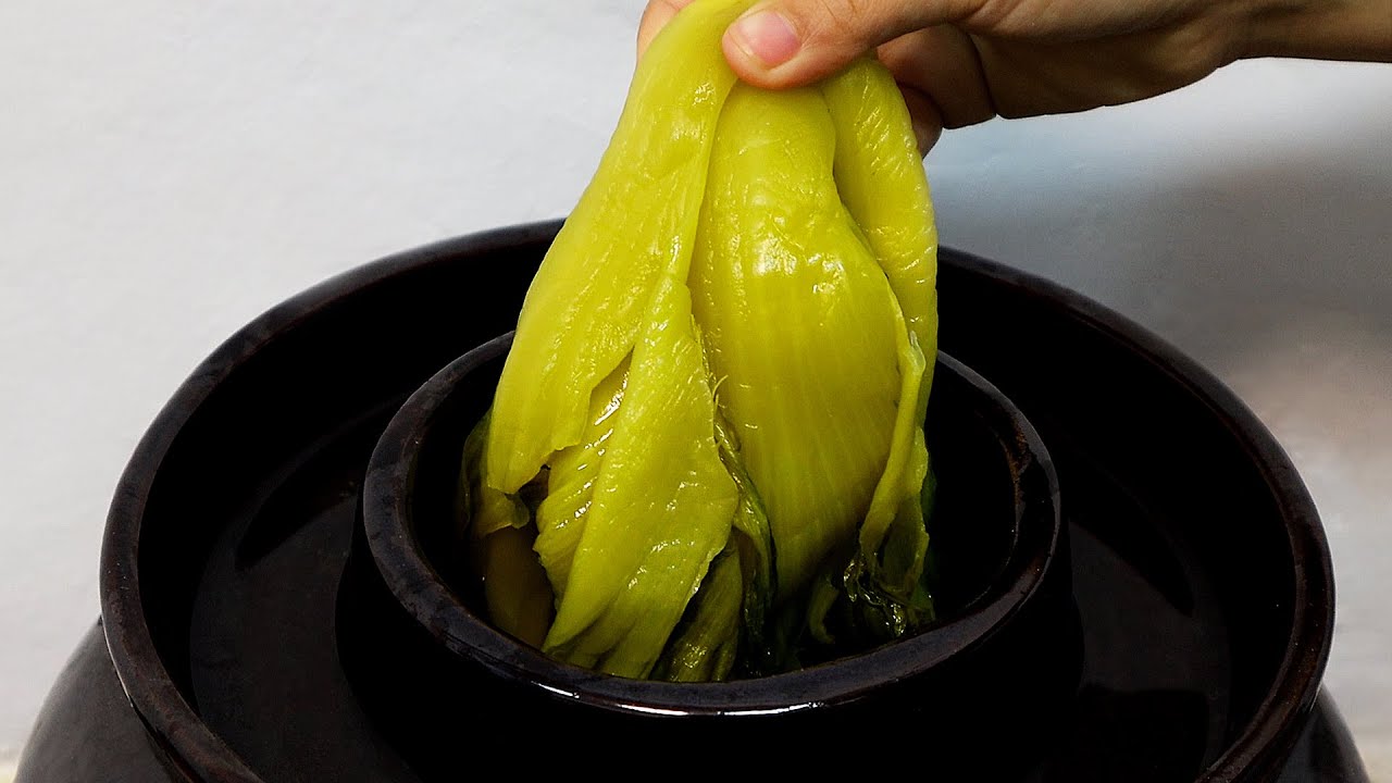 腌酸菜還是老一輩做法好，只要簡單三步，酸脆爽口，吃一年都不壞