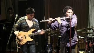 Barry Likumahuwa & Benny Likumahuwa - Away in a Manger @ Mostly Jazz 23/12/12 [HD]