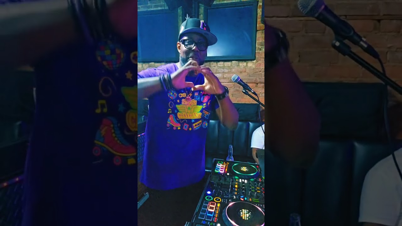 Juicy　DJ Skratch DJ AJ SCRATCH / DJ HURRICANE - THE BLENDERHOOD 6/7/23 - YouTube