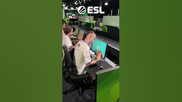 Ropz Cleaning His Monitor Before ESL Pro League Grand Final 🧼🫧 | Locked In! #cs2 #csgo #ropz