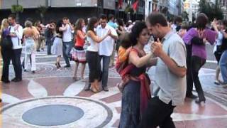Argentine Tango Flash mob Budapest - Amazing!!!