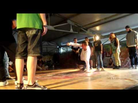 Ghetto Dance Jam 2012 - Badass vs RAGA Crew 1/2 final - [Z-Films] - YouTube