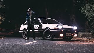 A Childhood Dream
When owning a car in Hong Kong is considered a luxury, I am super grateful to have the opportunity to drive my childhood dream car and film this video.
Special thanks to @ndmaho for featuring his Toyota Sprinter Trueno AE86. Super chill and dope guy, show him some love on his Instagram.
https://www.instagram.com/ndmaho/
Also, special thanks to Da Dou for creating the sick animations, check out his project here.
https://www.behance.net/gallery/101574771/D-CG-Animation
if youre new here my name is Keo, Im currently a junior at the University of Hong Kong studying linguistics. I like making videos sometimes
ALSO, if you made it to the end I LOVE YOU and consider SUBSCRIBING
» SUPPORT me on Patreon :)
https://www.patreon.com/keotsang
» NEW DISCORD Server! Come hang out and chill
https://discord.gg/EXnFE4WzD5
» KEYBOARD Recommendations
My FAVOURITE Keyboard: https://bit.ly/4eK33He CODE: KEO for %10 Off
BIG BOI Keyboards: https://iqunix.store/keo CODE: KEO for 5% Off
» GEARS
Backpack: https://bit.ly/3s6vU1V
Camera: https://amzn.to/3nEoU7q
Lens: https://amzn.to/2IZhw8b
Favourite Lens: https://amzn.to/3hDj4lj
Tripod: https://amzn.to/3fjPGz3
Mic: https://amzn.to/3nGyOWg
BIG & THICC Mic: https://amzn.to/36Vho1p
Cute Desk Light: https://amzn.to/36k3ci2
Keyboard: https://iqunix.store/keo Code: KEO for 5% Discount
» MUSIC USED
https://bit.ly/3Icb7T5 - 30-Day FREE TRIAL!
(Where I get MY MUSIC and SFX for EDITING!)
Adelyn Paik - Present
Damma Beatz - Aint Ready
Damma Beatz - Rocket Science
LXST - Sun Kissed
Memphis - 9 eleven
Ollie - Speed Limit
Ollie - Distance ft. Powfu
Patrick Cc: - Sunshine ft. LAYNE, Ben Jamin & Junior Dollar
Willix - Hydro
Reid Randolph - TAKES TWO (ft. Friz)
if youre reading this, comment: Keo is so close to doing 70, or any video suggestions below, would love to know
Business Inquiries only:
keotsang@gmail.com A Childhood Dream
