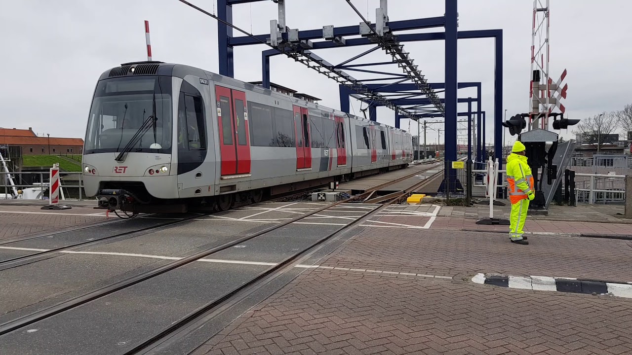 RET metro type SG3 (5631) rijdt testrit te Maassluis (Hoekse Lijn)