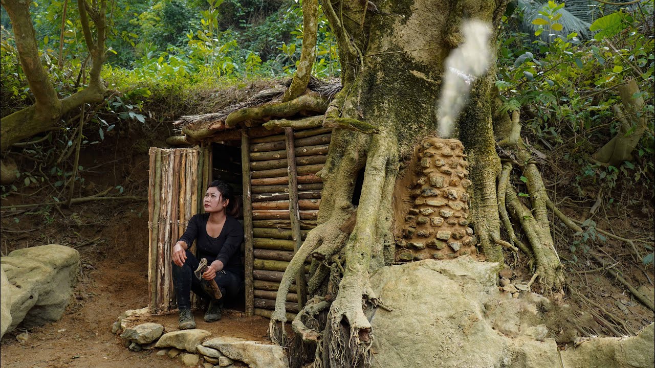 Building a Warm and Cozy Secret Dugout Shelter Deep Inside a large Tree ...