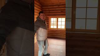 Небольшой деревянный дом на выставке в Минске