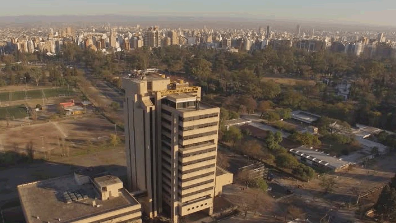 Trailer La Sentencia, crónica de un día de justicia ESTRENO MIÉRCOLES 21 DE MARZO A LAS 19.30 EN LA SALA DE LAS AMÉRICAS, PABELLÓN ARGENTINA, CIUDAD UNIVERSITARIA

Trailer del largometraje documental "La Sentencia, crónica de un día de justicia". Esta película aborda el juicio de la "Mega causa La Perla", es un relato cronológico sobre lo que le sucede a seis personajes  un juez, un fiscal, una defensora, una madre, un periodista, una sobreviviente el día de la lectura del veredicto. El día de la sentencia.