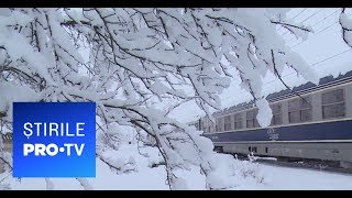 Stirile PRO TV - Sute de calatori au rabdat de frig si foame in trenuri