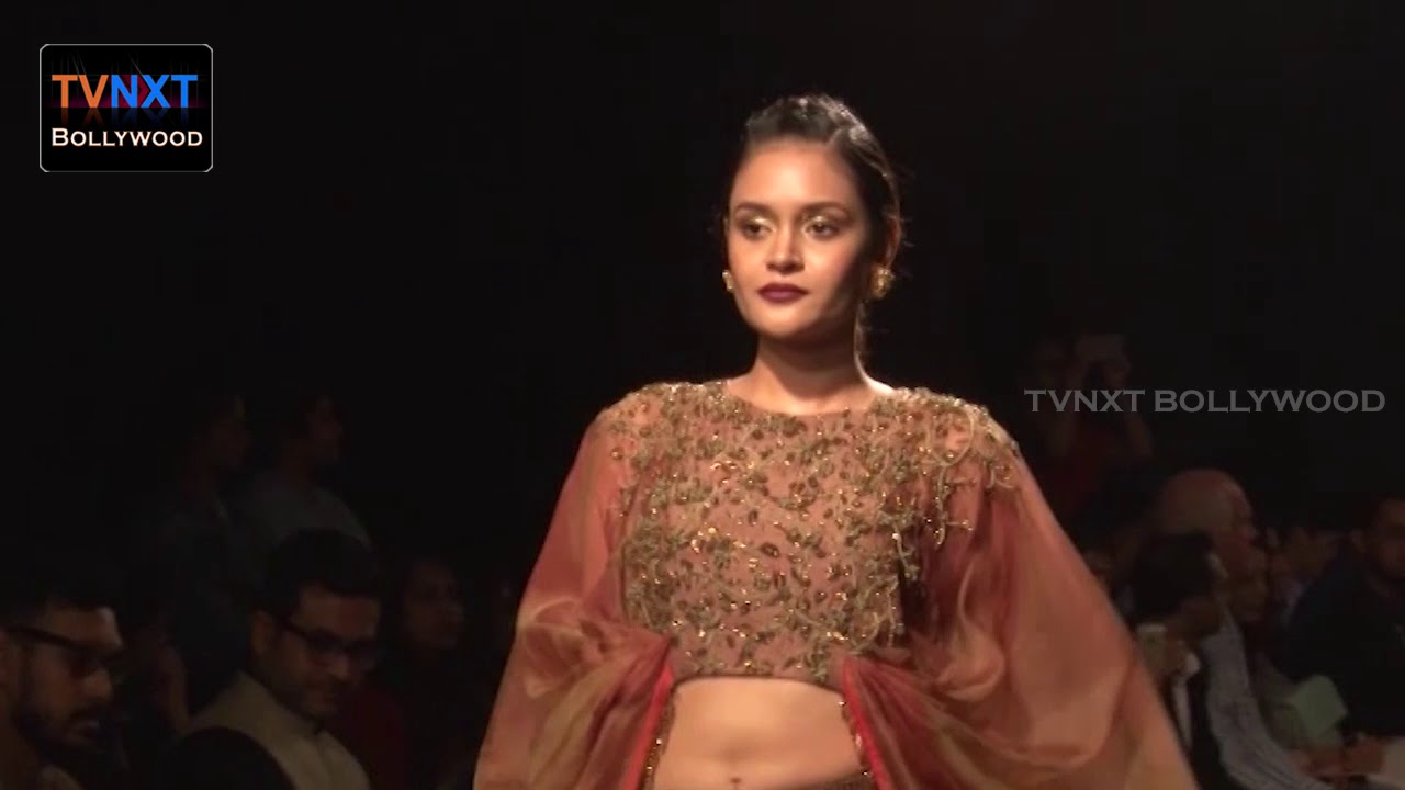 DIA,KIARA,BHUMI & ILEANA ON RAMP FOR FAABIANA,HARDIKA GULATI,RUCERU & DE BELLE COLECTION LFW 17