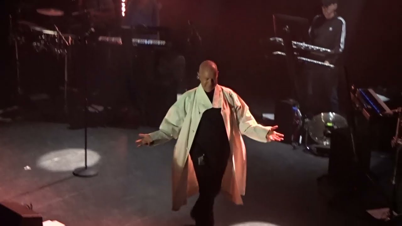 Live: Pet Shop Boys - Suburbia