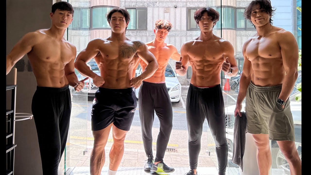 몸 좋은 형들 사이에서 살아남는 법...