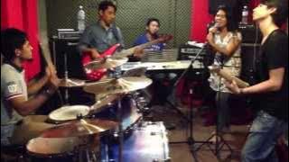 Gituew Band - Hati Yang Kau Sakiti (Rossa Cover)