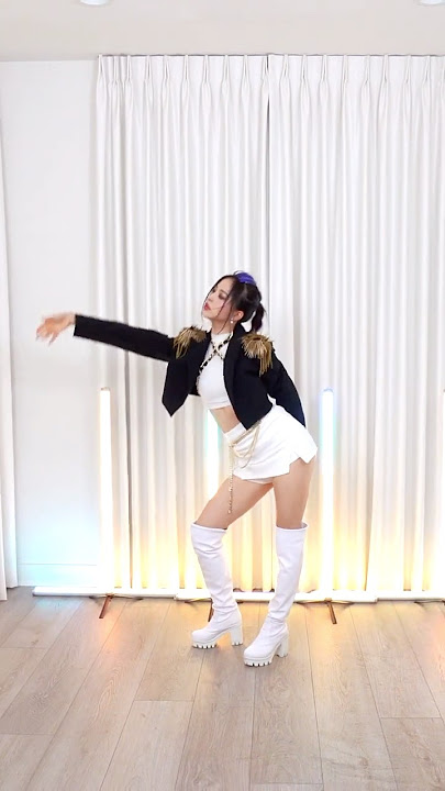 HUNTRIX - 'Golden' Dance Cover Outfit Change ver. | Ellen and Brian