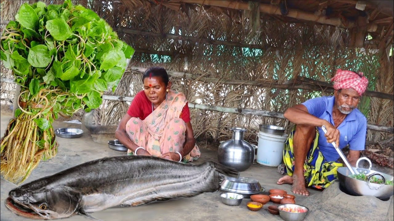 Traditional Santali Lunch: Boyal Fish Curry & Punka Shak Vaji by an Elderly Couple