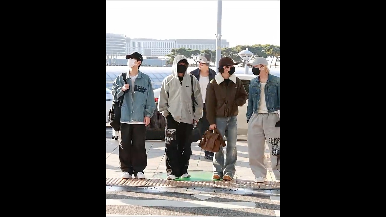 Stray Kids are on their way to China for a fansign✈️ #straykids