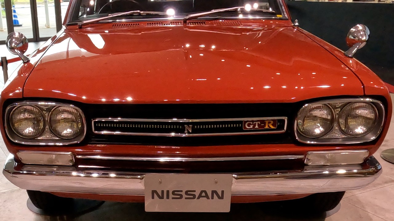 レトロ　ドライブマシンスカG Ultra-Rare Red] First-Generation Nissan Skyline GT-R 4-Door