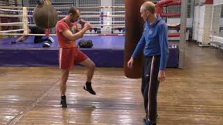 Boxing: heavy bag exercise for coordination