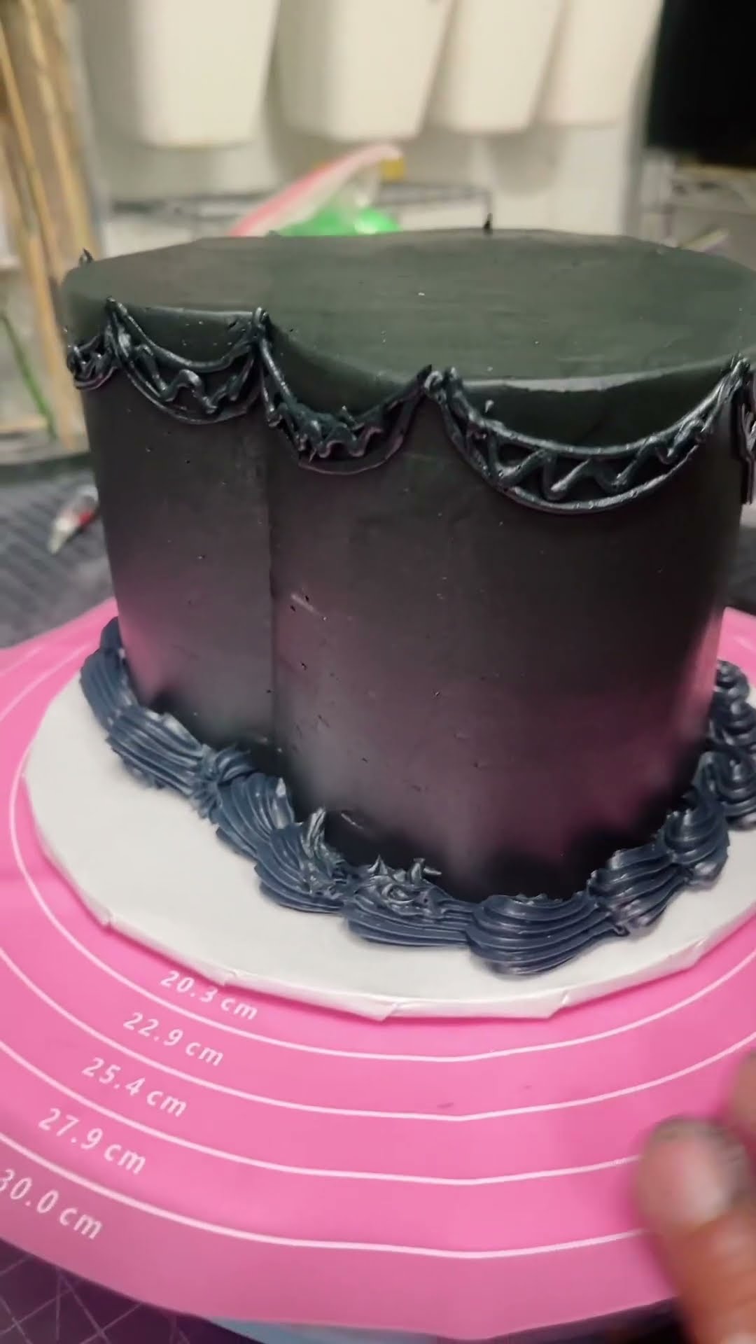 EASY BUTTERCREAM VINTAGE PIPING #cake #cakedesign #howto #learn #cakedecorating #diy