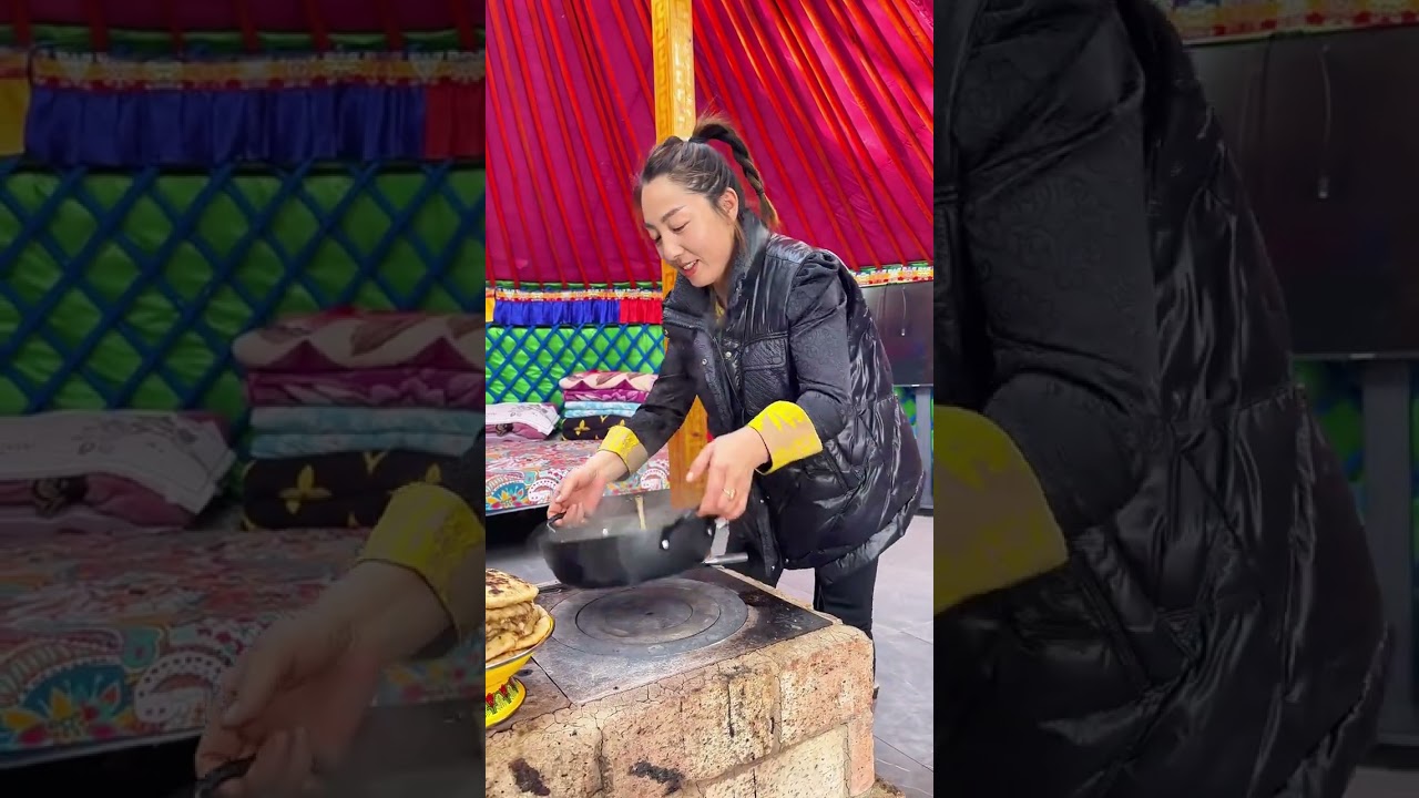 带儿子去滑雪把摩托车轮胎给扎了媳妇在家给我俩做的肉饼儿子想吃辣条草原上没有辣条给儿子做个麻辣牛板筋当