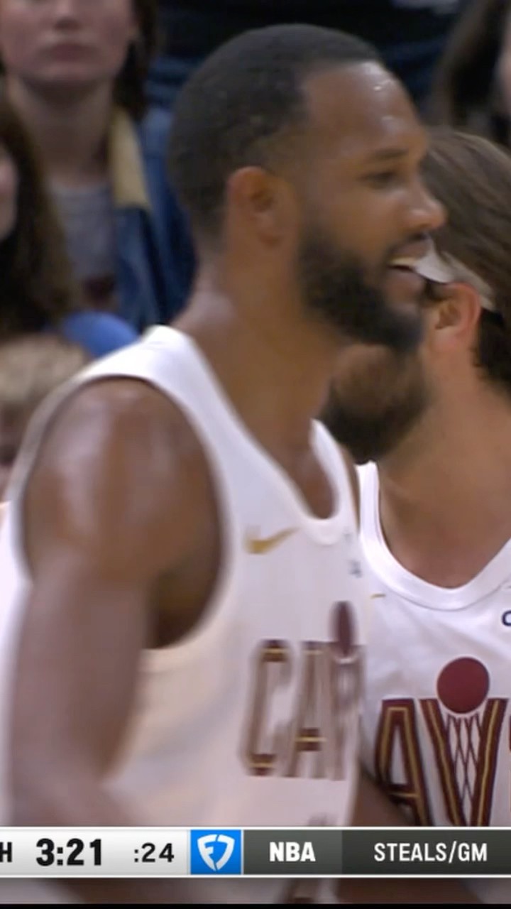 Evan Mobley give Cleveland the lead with a tough And 1!