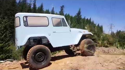 MST CFX Toyota Land Cruiser FJ40 Quick Run.