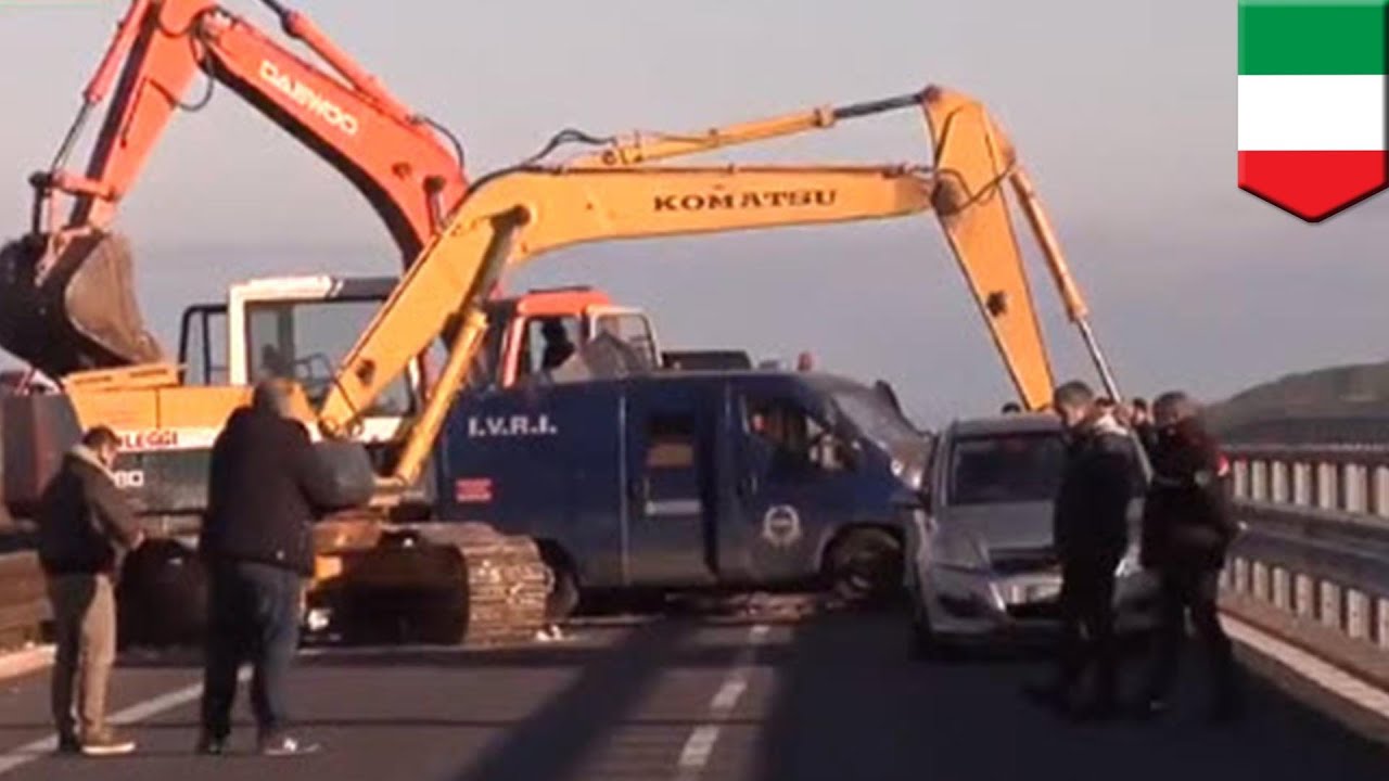 Thieves use mechanical diggers to rip open armored van - TomoNews