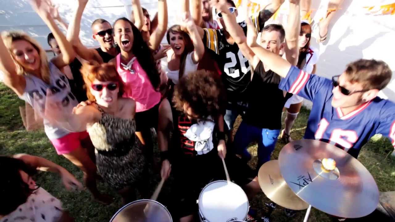 Locos de Atar - Niña Mala (Videoclip Oficial)