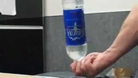 [Cảnh Báo] Không Nên Cầm Giùm Đồ Ở Sân Bay