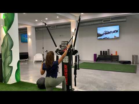 1/2 Kneeling Alternating Lat Pulldown