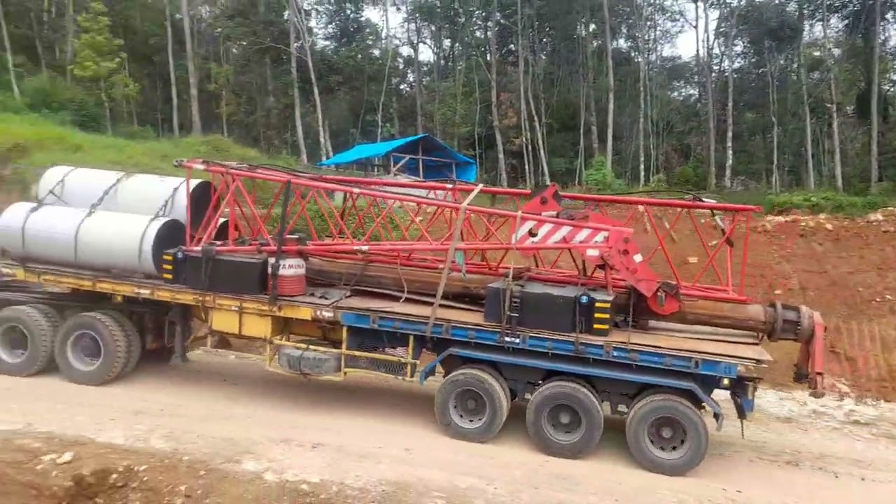 trailer muatan 50 ton di tanjakan tinggi & Tikungan tajam