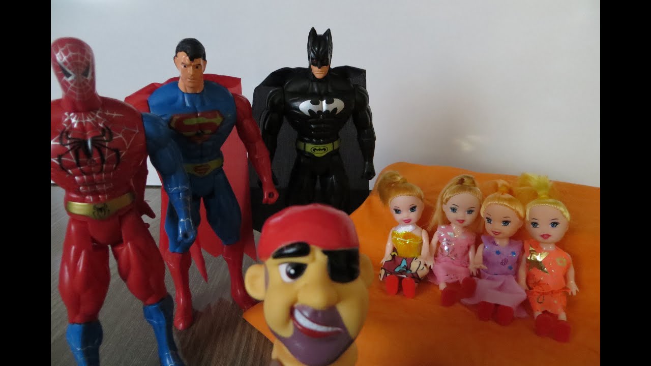 BATMAN SPIDERMAN VE SUPERMAN KÖTÜ KALPLİ KORSANDAN DÖRT MİNİK KIZI KURTARIYOR